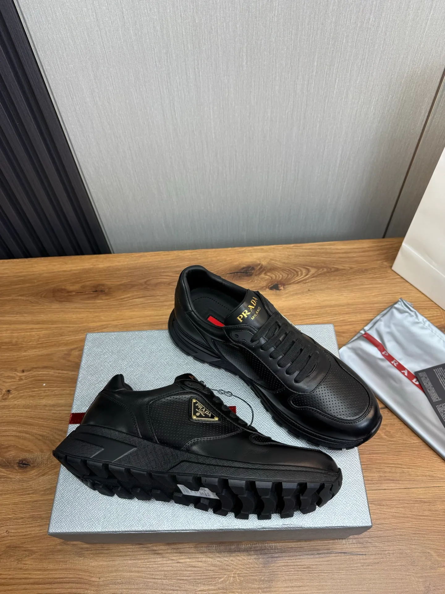 Men's shoes 💰580💰 [PRADA] Men's shoes are popular in the counter, official website is synchronized, 1 high-quality shipment ✔️Original cowhide punching + cowhide lining, 1🆚1 replica, original sole, 38-45 (45 customized, non-refundable)